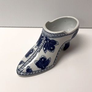 VINTAGE Chinoiserie Planter Decorative Heeled Shoe / Boot Blue White